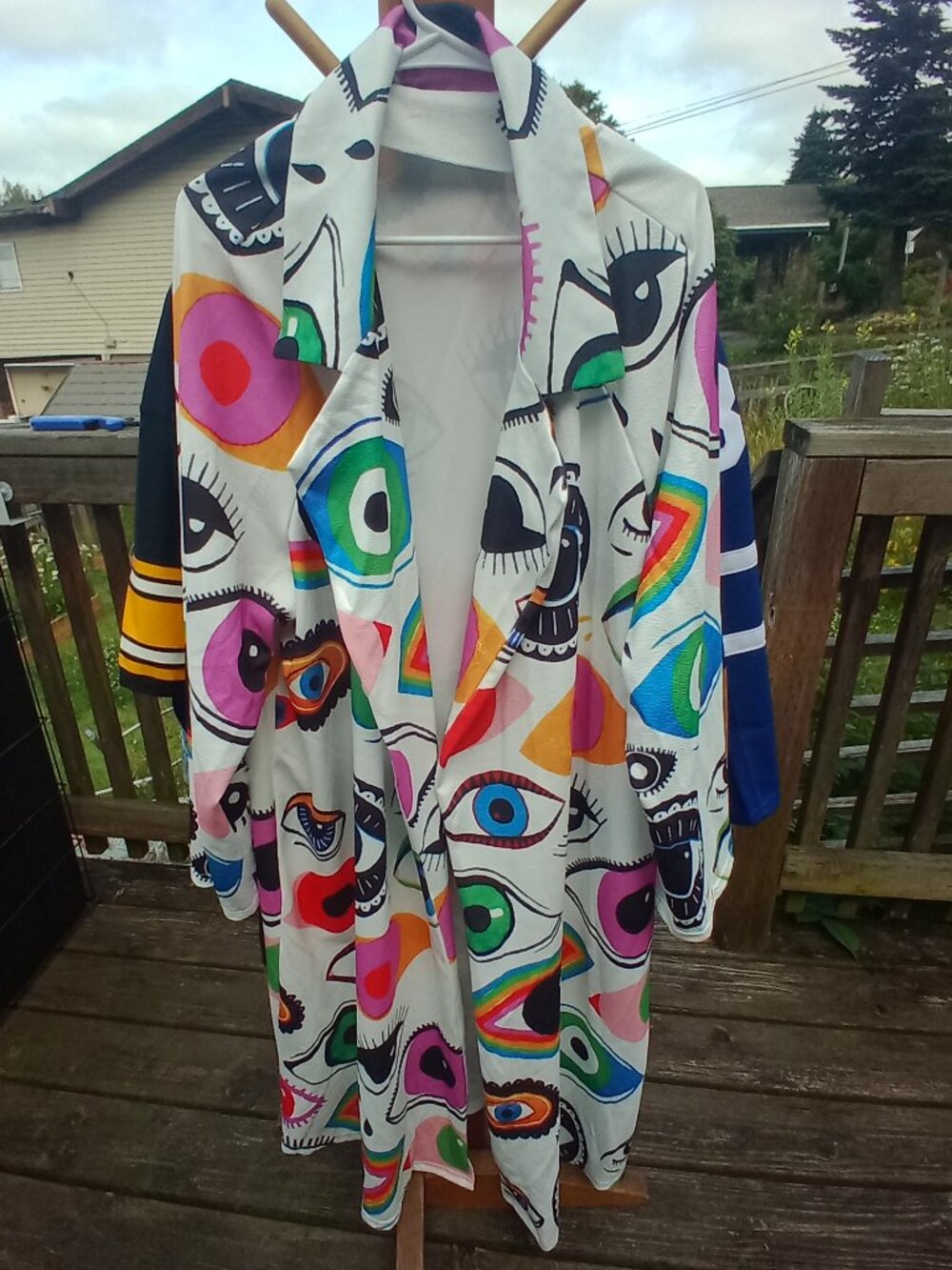 Thin 'All Eyes on You' long fun jacket
